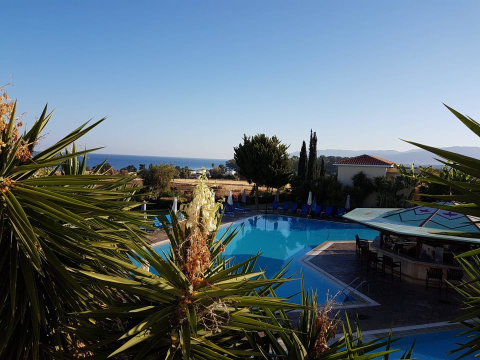 "Ausblick von meinem Balko..." Akamanthea Holiday Village Latchi (Polis