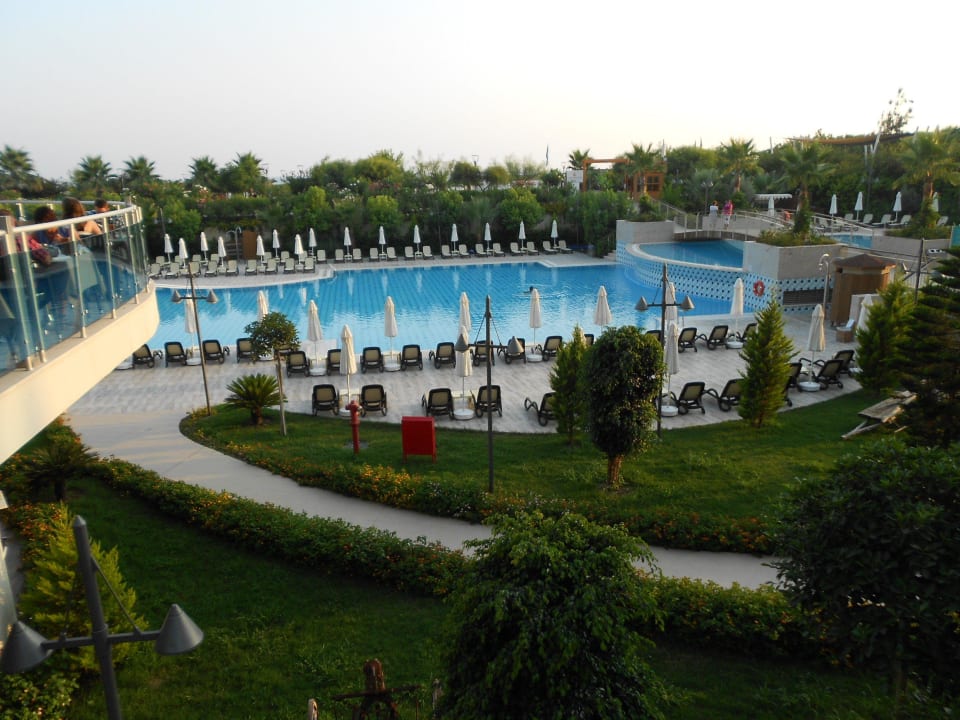 Ausblick auf Pool Commodore Elite Suites & Spa - Adults only