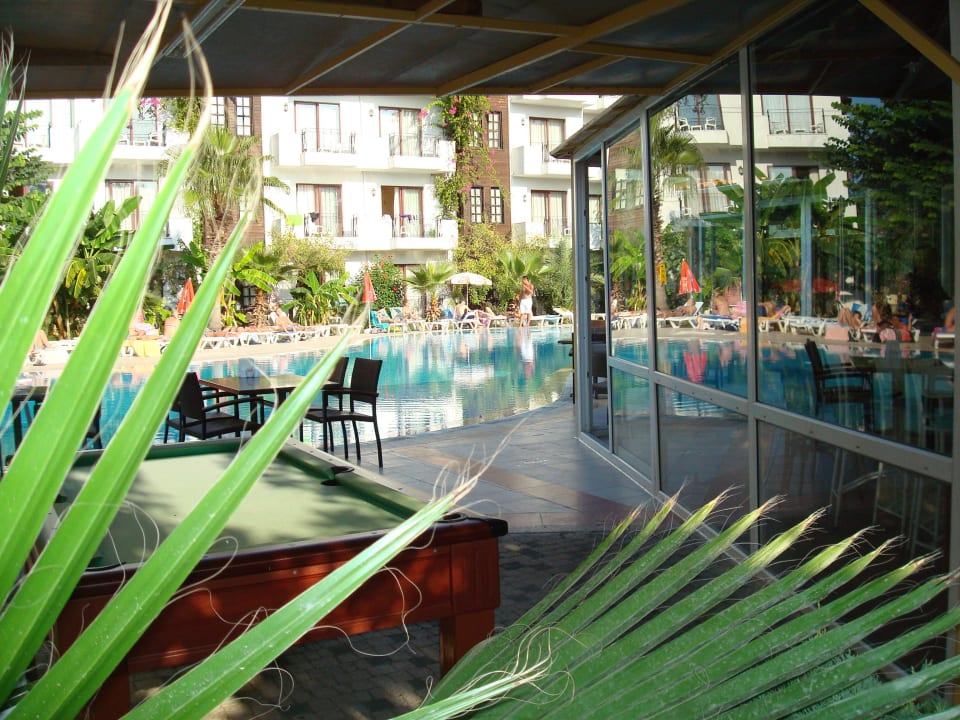 Pool Lemas Suite Hotel