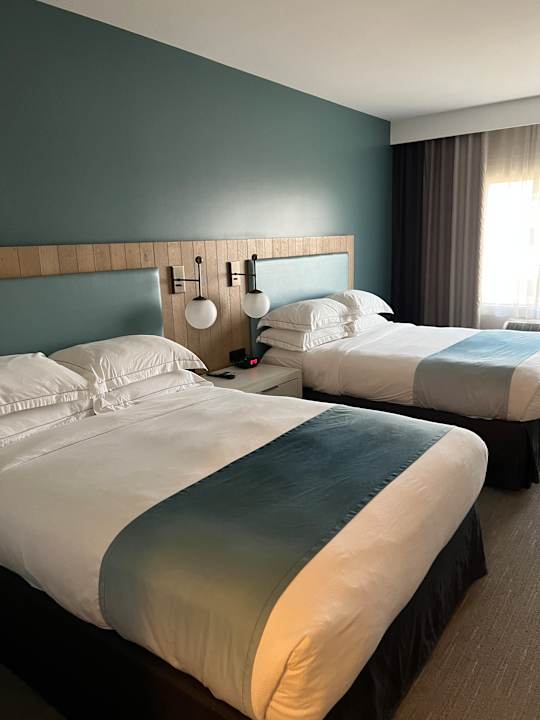 Zimmer SunCoast Hotel Anaheim, Tapestry Collection by Hilton