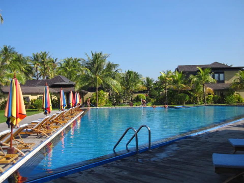 Der verwaiste Pool Hotel Bay of Bengal Resort