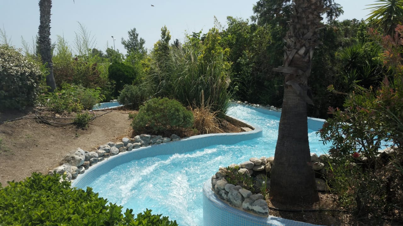 Amazon Waterworld Club Grand Side