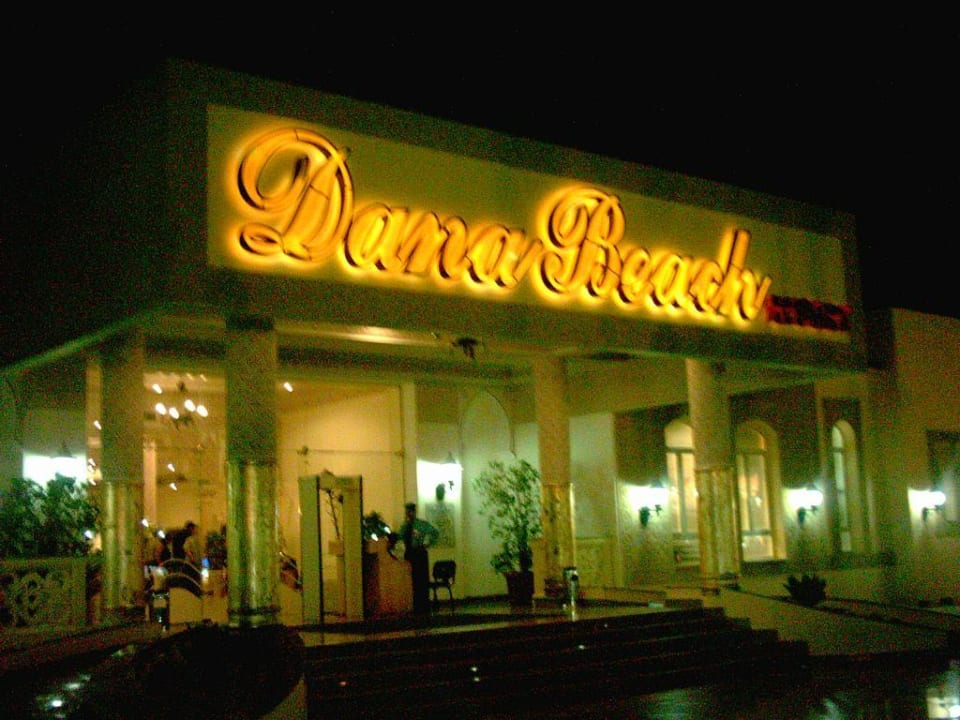 Eingang bei Nacht Pickalbatros Dana Beach Resort - Hurghada