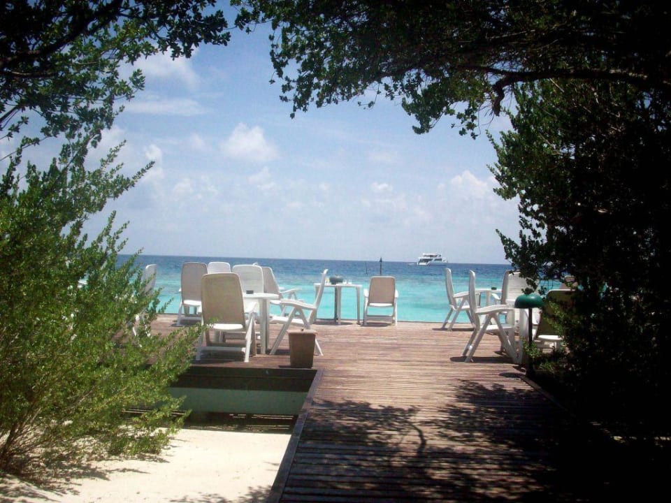 Am Abend  Embudu Village