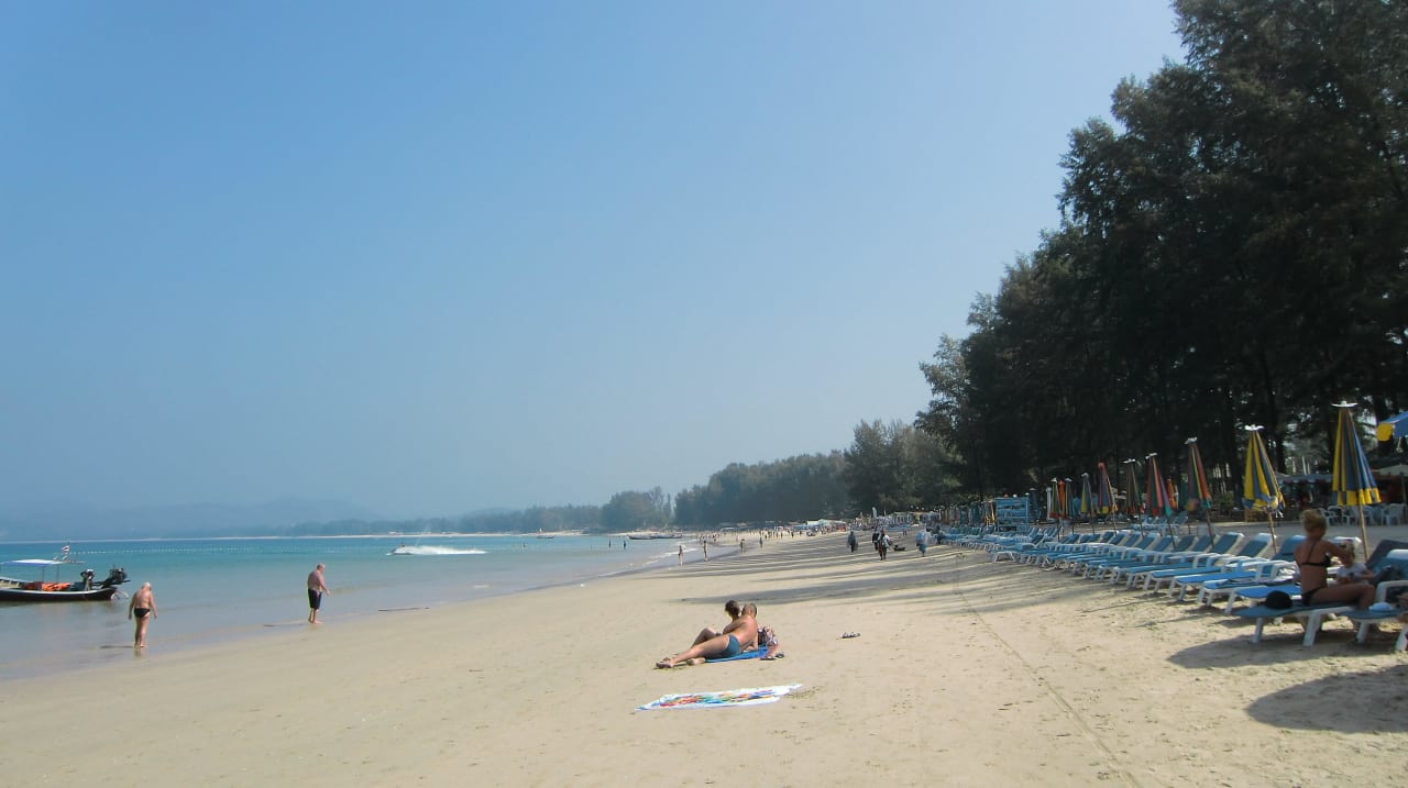 Öffentlicher Strand vor Hotel Best Western Premier Bangtao Beach Resort & Spa