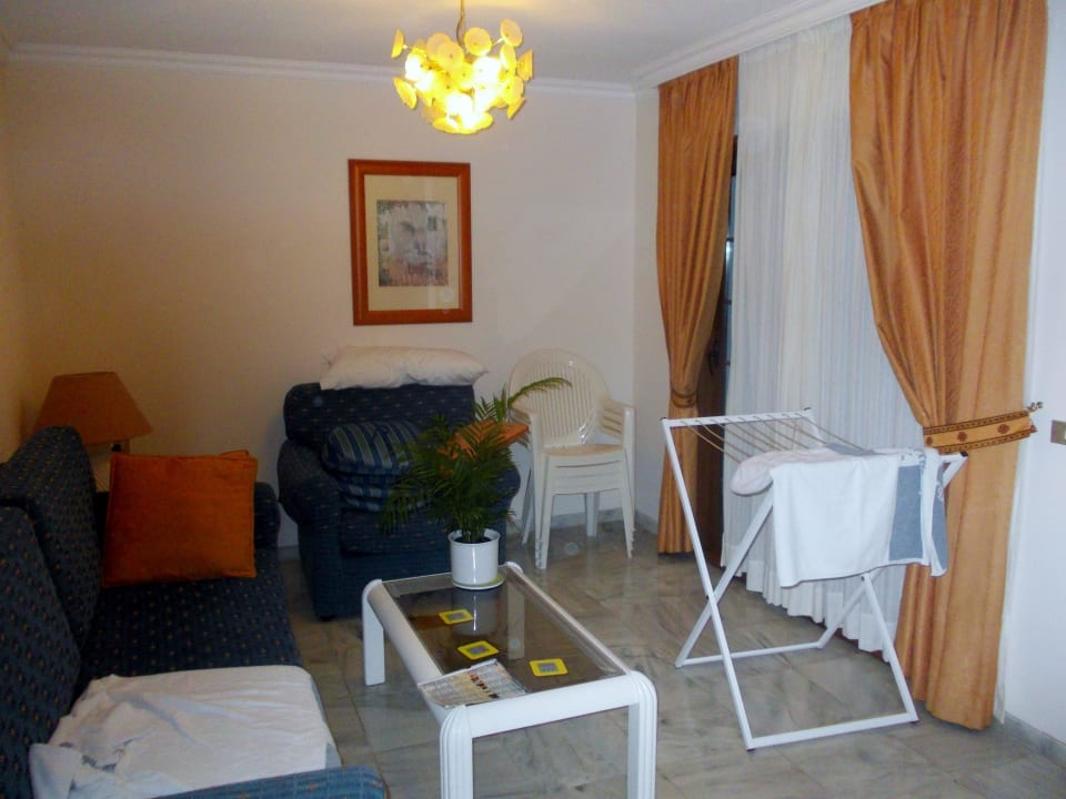 Wohnbereich mit Schlafcouch Apartamentos Casablanca