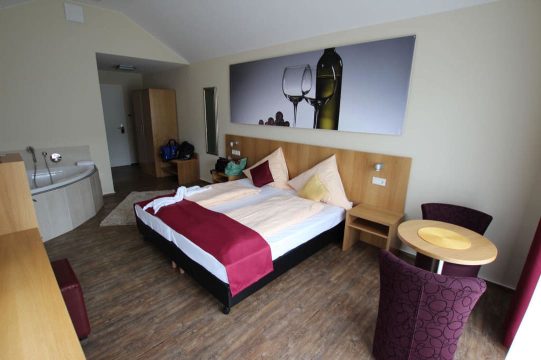 Zimmer 205 Christiana's Wein&ArtHotel