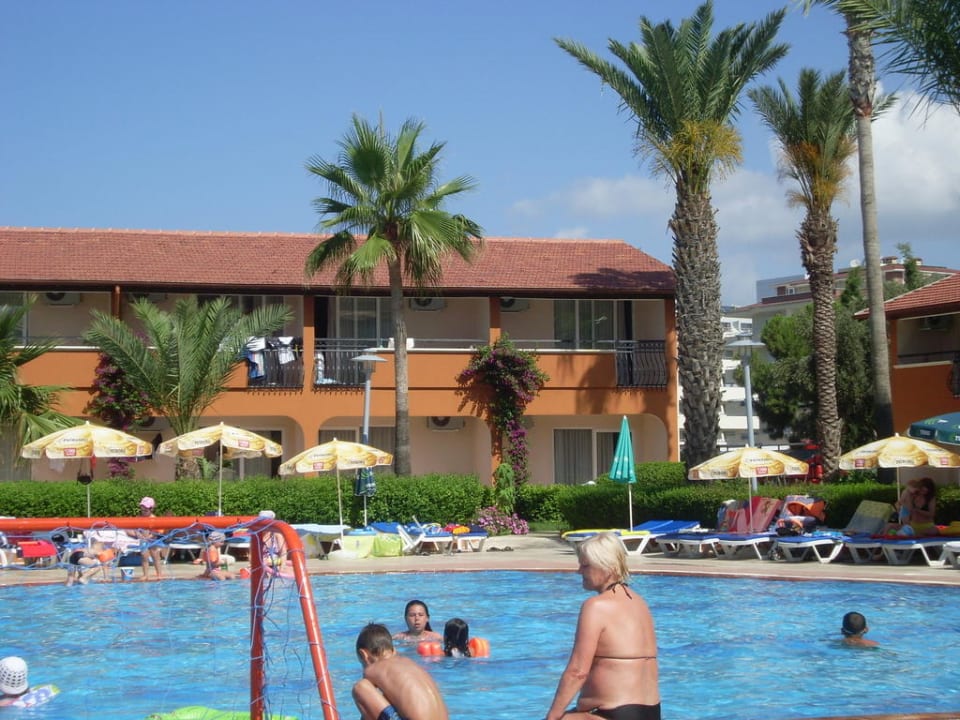 Głowny basen Club Turtas Beach Hotel