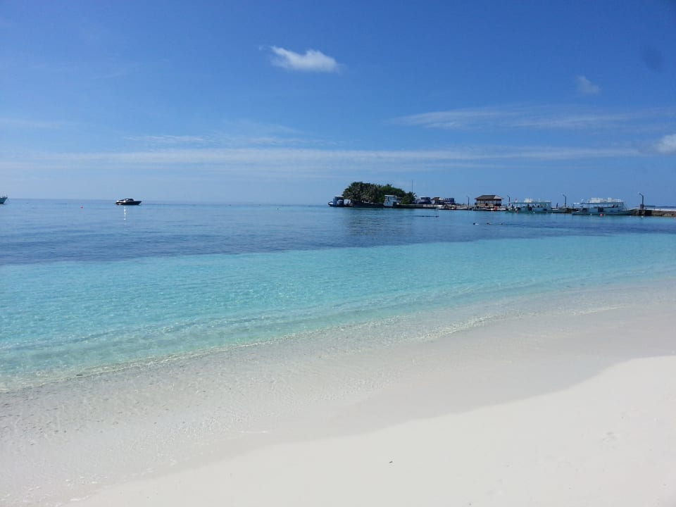 Das ist der Strand am Steg Kuredu Island Resort & Spa