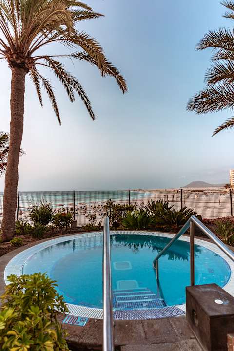 Pool Hotel Riu Palace Tres Islas