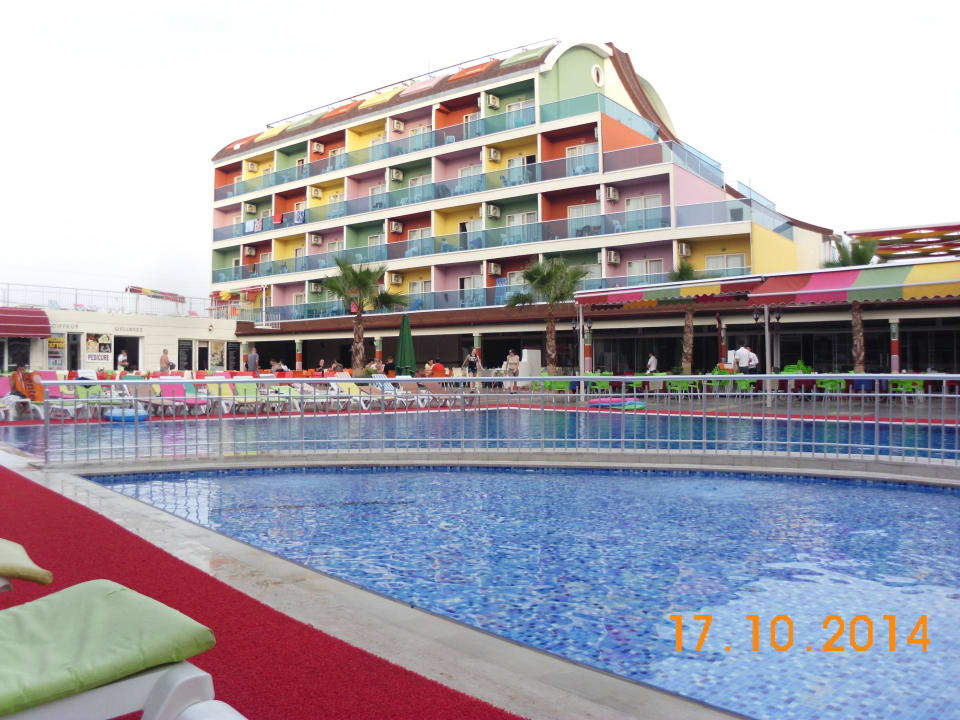 Aussicht eins von 3 Hauptgebäuden Side Win Hotel & Spa