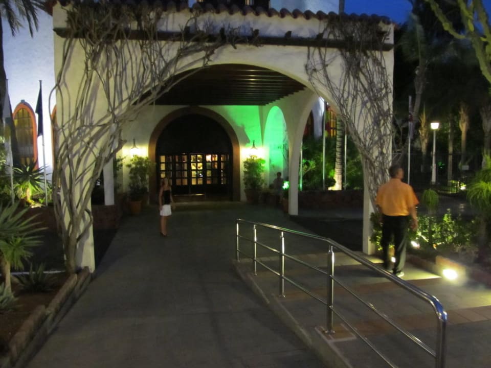 Eingang Hotel Parque Tropical