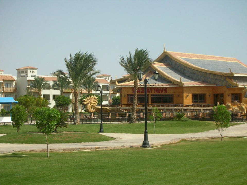 Gartenanlage und Asia Restaurant Pickalbatros Dana Beach Resort - Hurghada