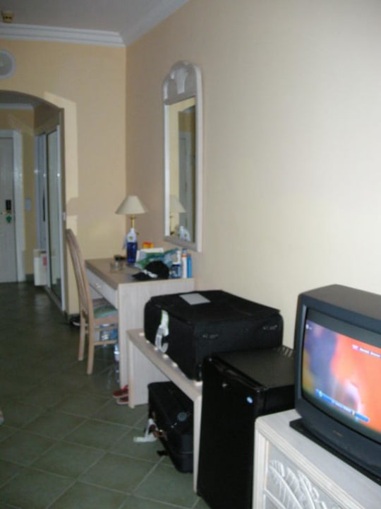 Zimmer mit TV und Kühlschrank Abora Buenaventura by Lopesan Hotels