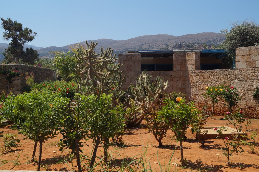 Gartenanlage Kernos Beach Hotel & Bungalows