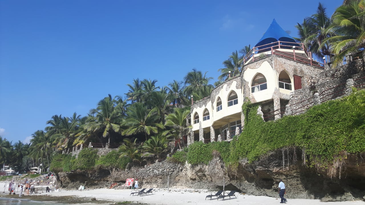 Strand Bahari Beach Hotel