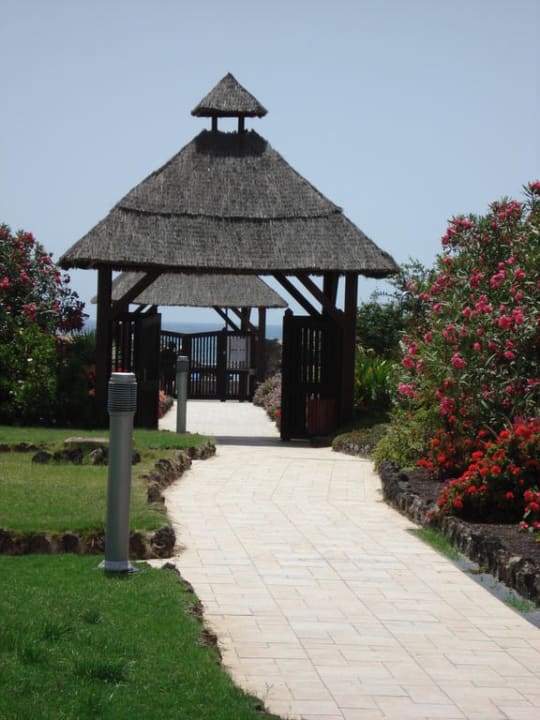 Ausgang zur Strandpromendade Elba Carlota Beach & Golf Resort