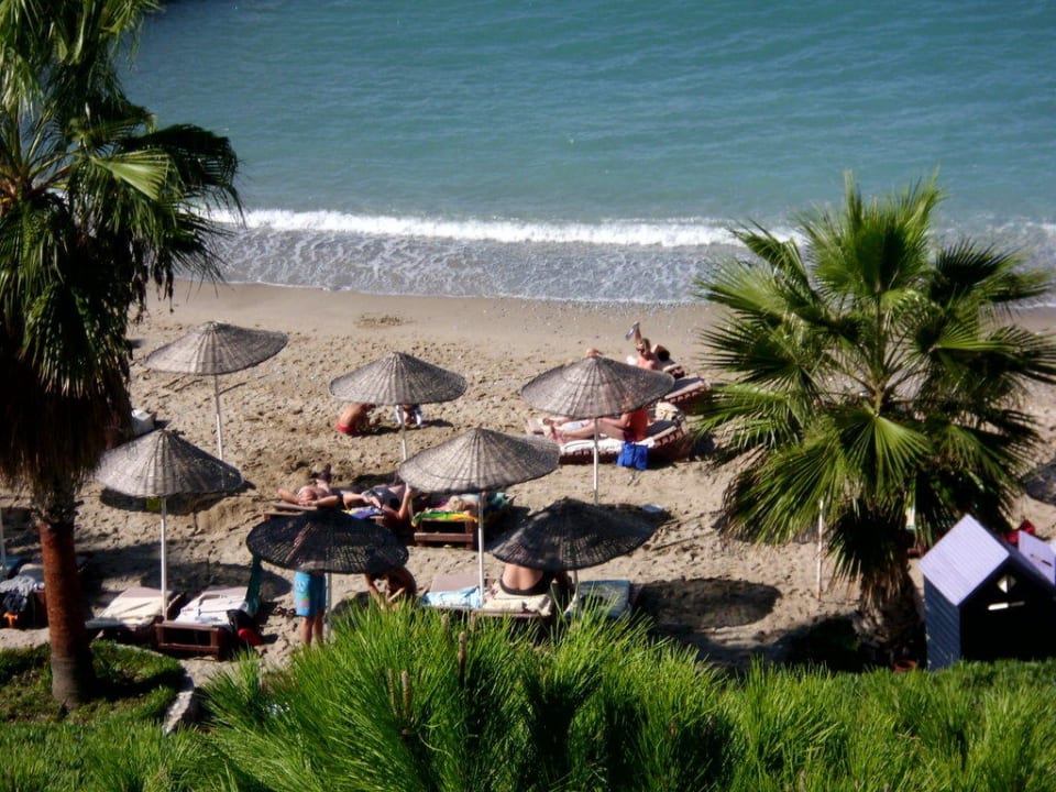 Dort unten ist der Strand Hotel Pine Bay Holiday Resort