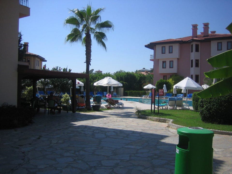 Blick zum Pool Club Grand Side