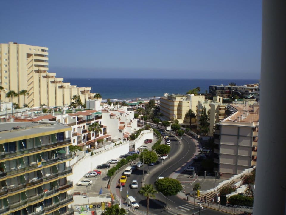 Blick auf die Strassenseite Seaside Hotel Sandy Beach