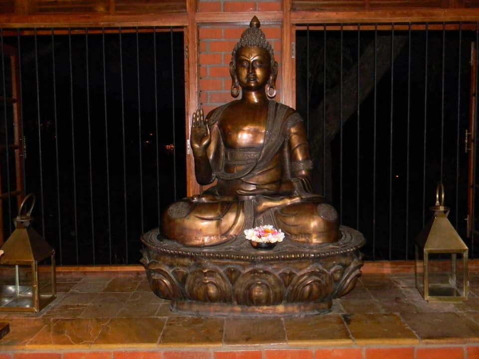 Buddhistischer  Einschlag Manyara Wildlife Safari Camp