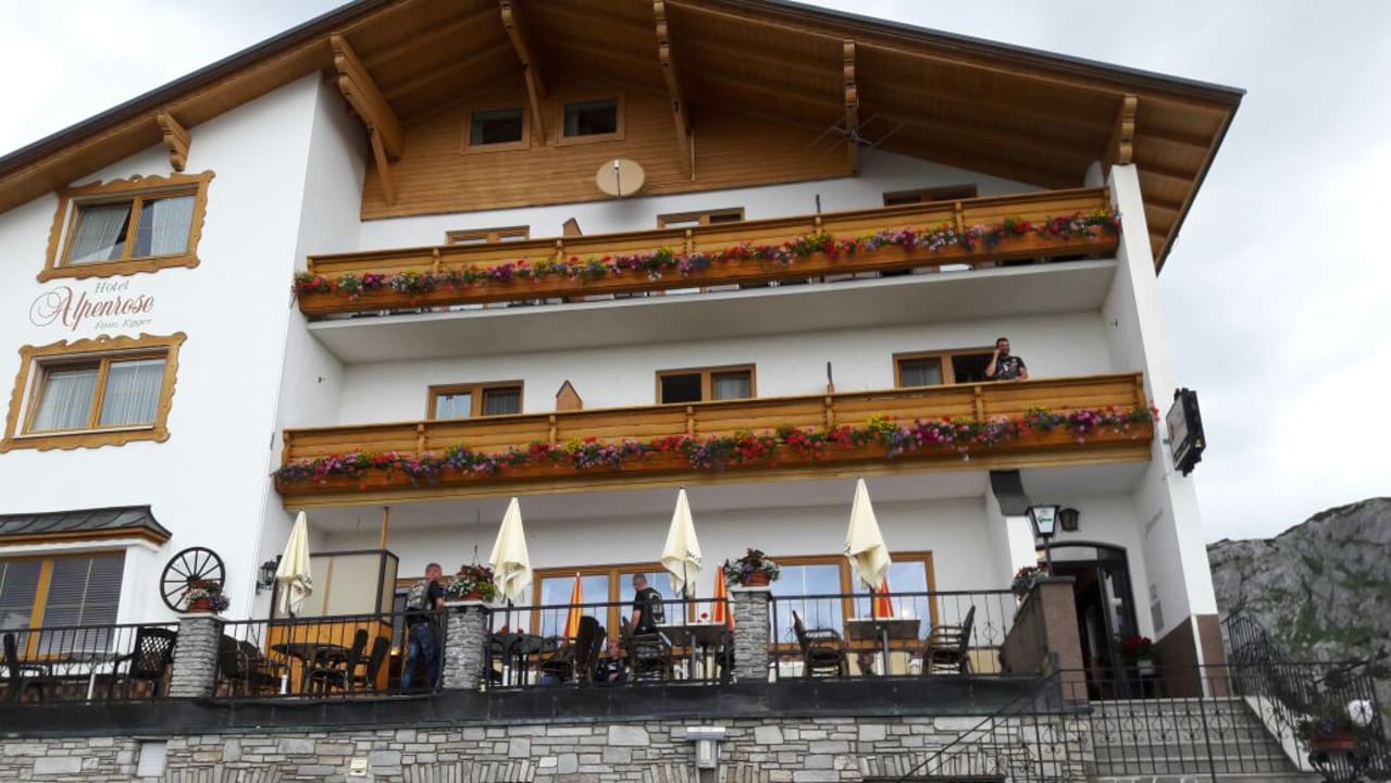 Außenansicht Hotel Alpenrose