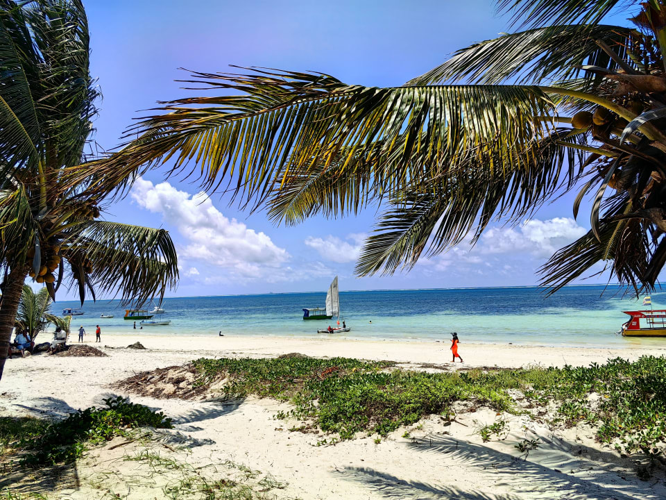 Strand Travellers Beach Hotel & Club