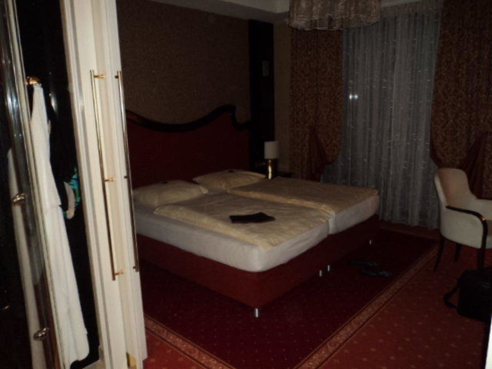 Präsidenten-Suite Schlafzimmer 1 EurothermenResort Bad Schallerbach Paradiso