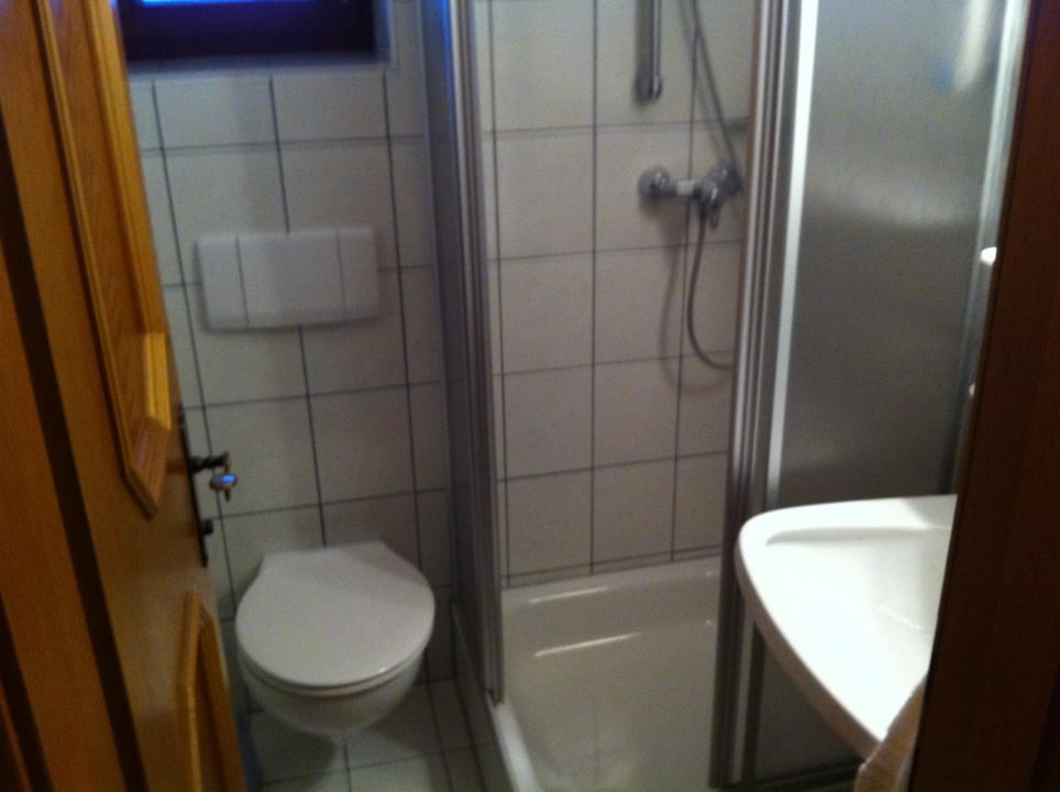Gesamtgröße Badezimmer Pension Platzer