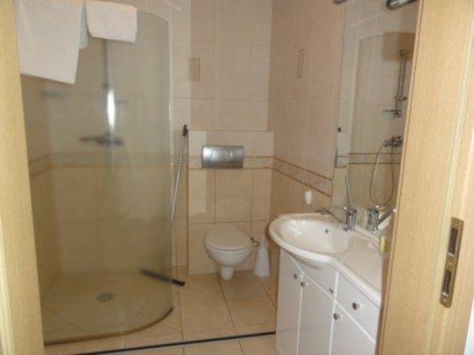 Bad mit Dusche Hotel Kurhaus Olymp Spa