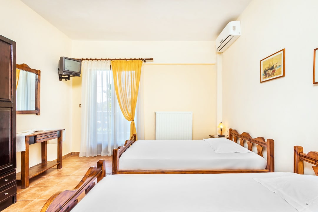 Zimmer Xenios Karnagio Apartments