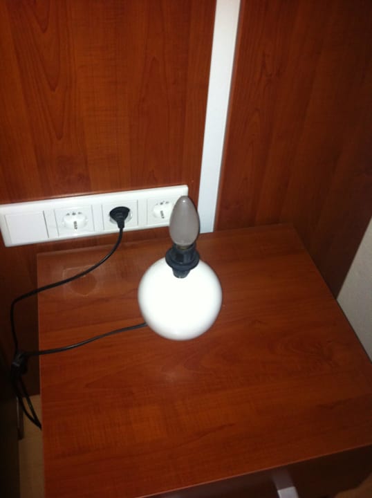 Fehlender Lampenschirm Hotel Atlas Sport