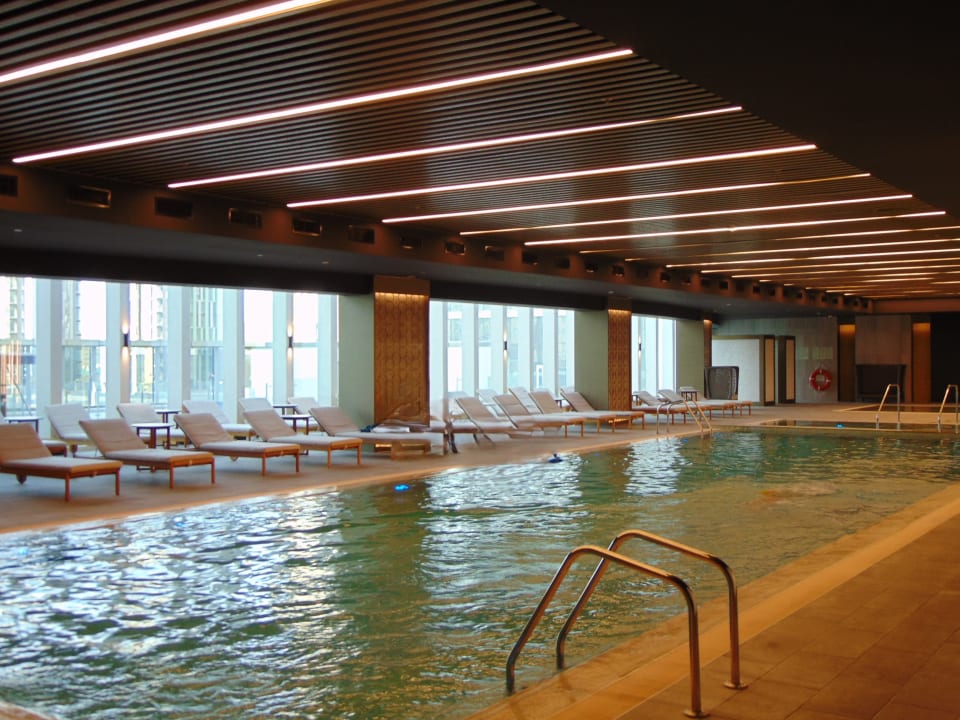 Pool Sheraton Astana Hotel
