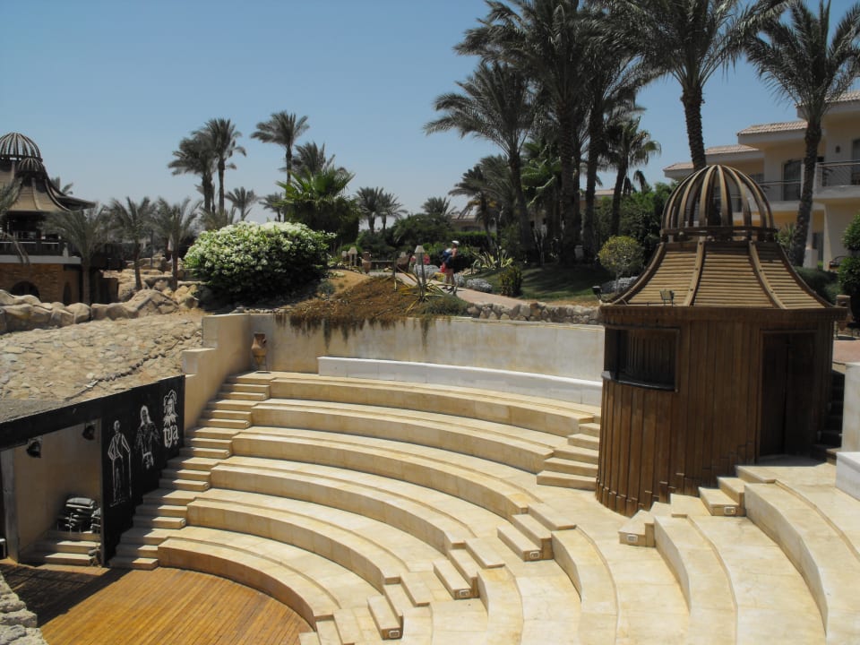 Theater für Abendanimation Parrotel Beach Resort