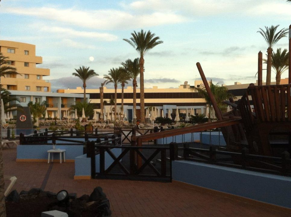 Aussicht von der Terrasse auf den Pool  Iberostar Waves Gaviotas Park
