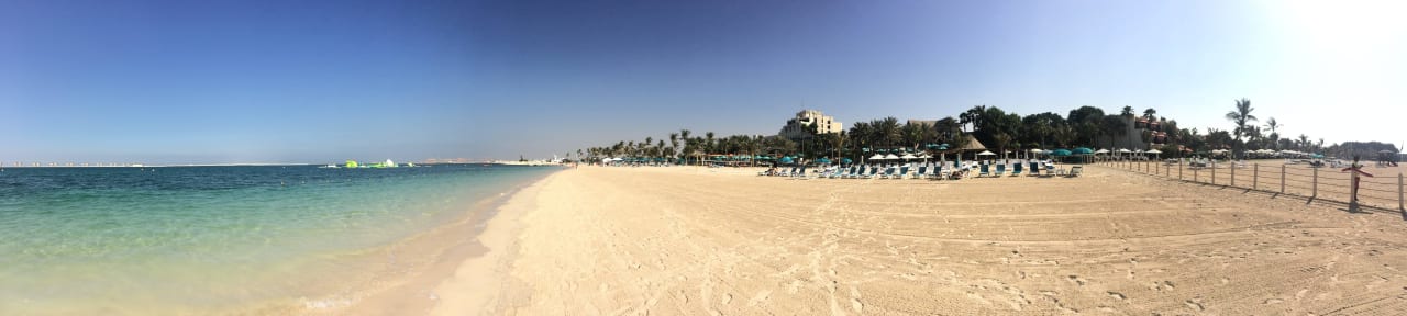 Privatstrand des Hotels JA Beach Hotel