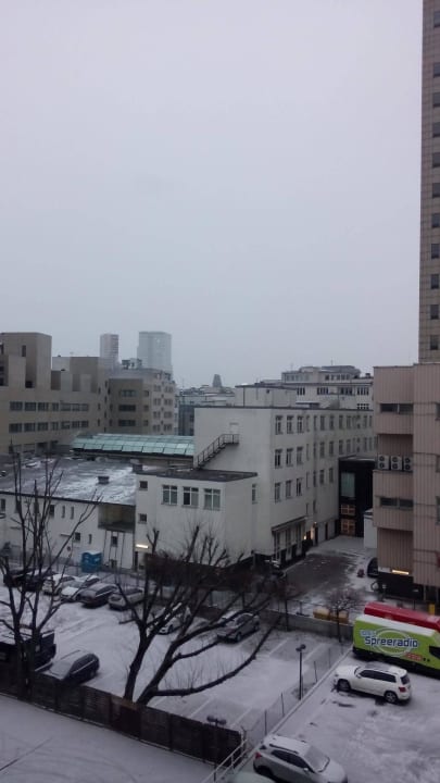 Dahinten die Gedächtniskirche Berlin Plaza Hotel