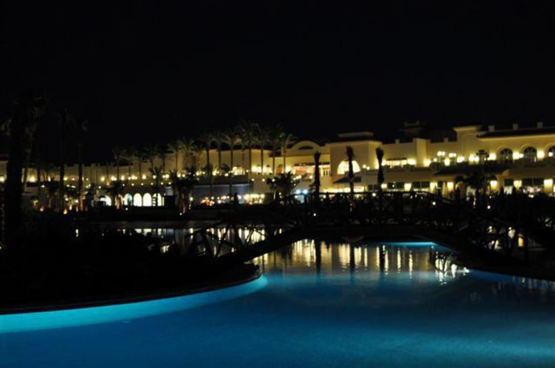 Pool am Abend Cleopatra Luxury Resort Makadi Bay