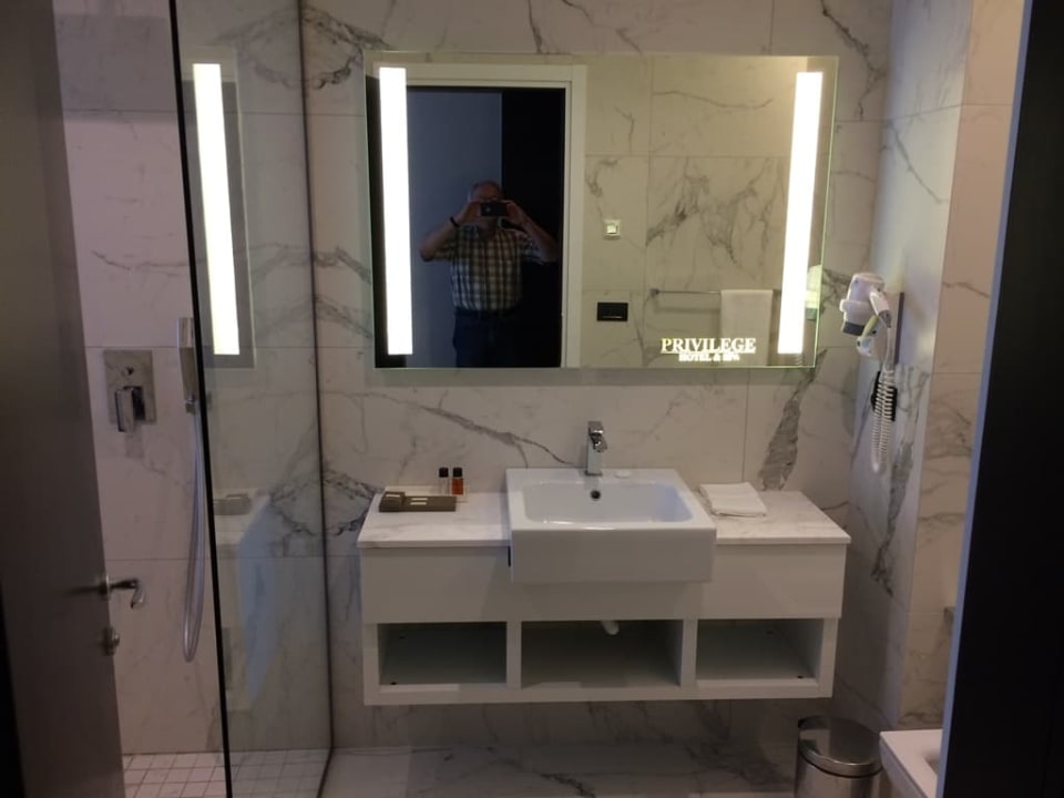 Duża i bardzo ładna łazienka Privilege Hotel & Spa