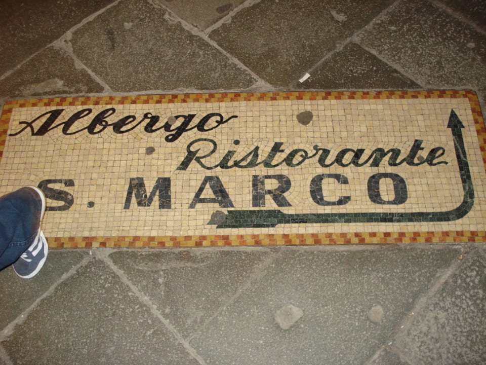 Zugang vom Marcus Platz Albergo San Marco