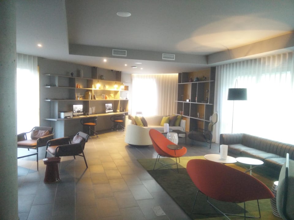 Barbereich Hotel OKKO Grenoble Jardin Hoche