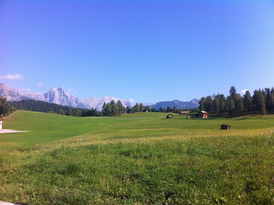 Blick nach Leutasch Landhaus Karoline Wohlfühl-Ferienwohnungen
