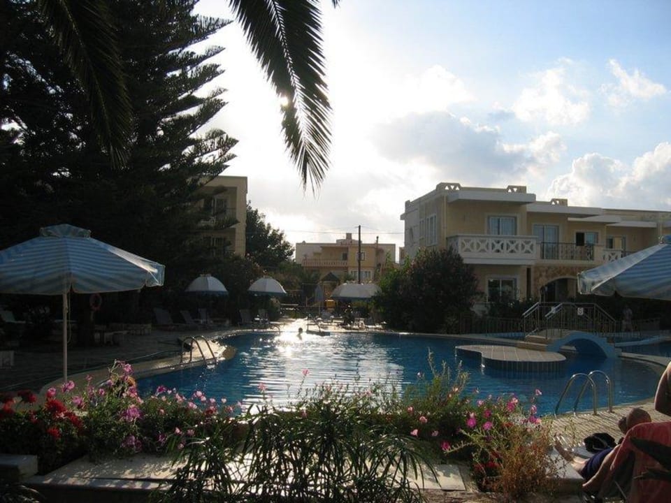 Pool bei der Poolbar Kastalia Village & Saint Nikolas Hotel
