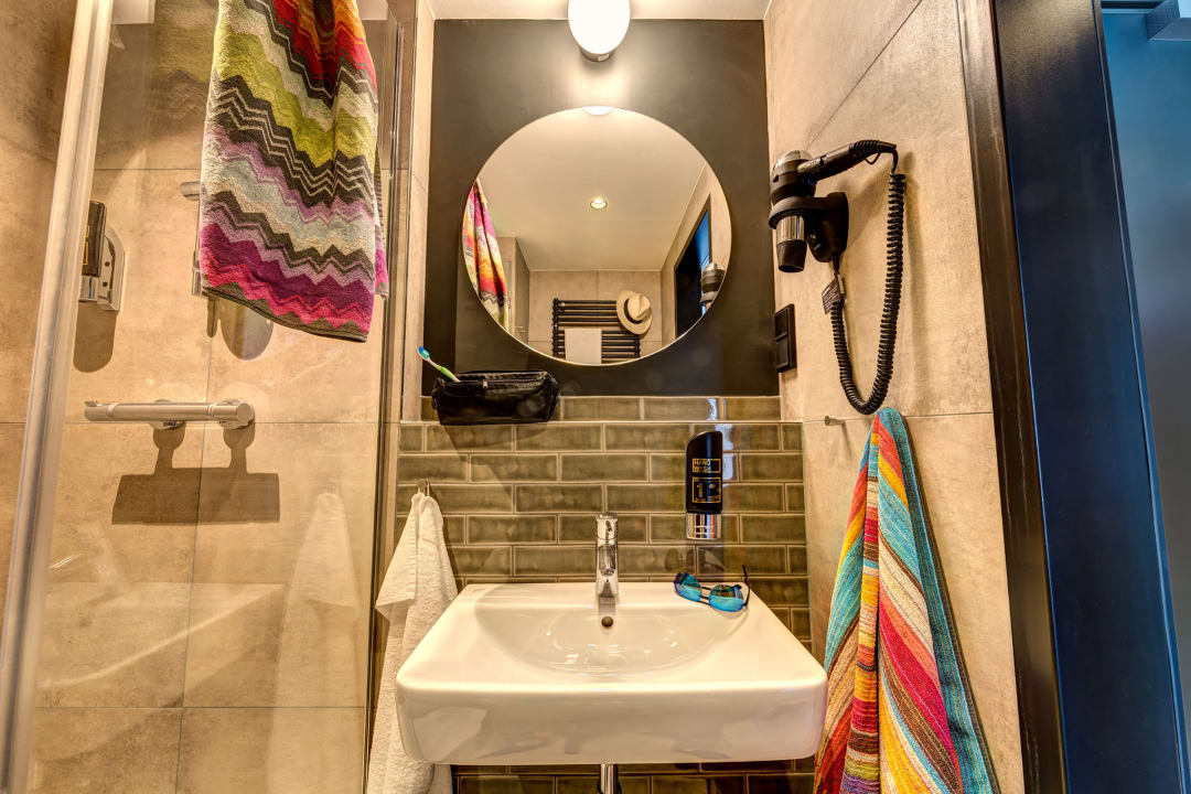 Zimmer Schulz Hotel Berlin Wall at the East Side Gallery