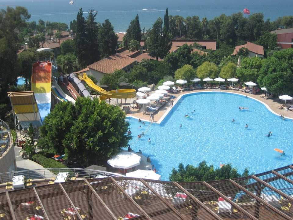 Blick über die schöne Poolanlage Horus Paradise Luxury Resort & Club