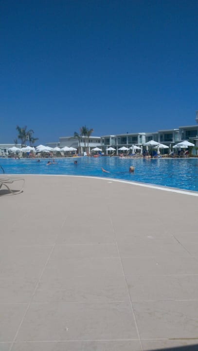 Erholsam  Asterias Beach Resort