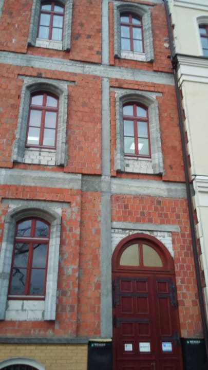 Fasada zewnętrzna jeszcxze nie wykończona WenderEDU Business Center