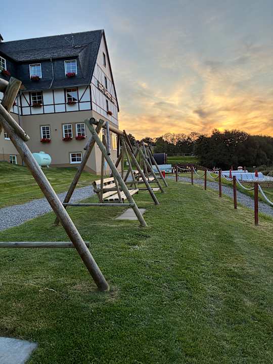 Außenansicht Panorama Berghotel Wettiner Höhe