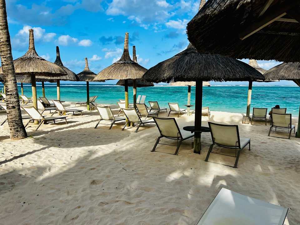 Strand Friday Attitude