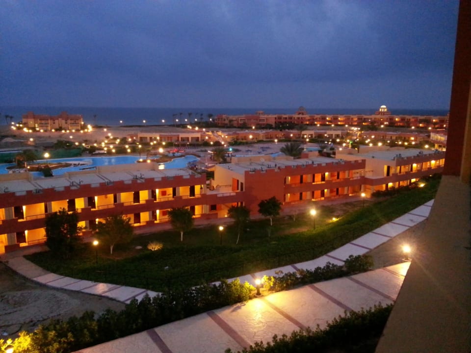 17:30 Hotelanlage vom Zimmer 5229 Malikia Resort Abu Dabbab